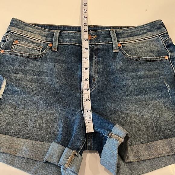 Level 99 4” Inseam High Rise Cuffed Shorts Size 29 - Picture 5 of 16